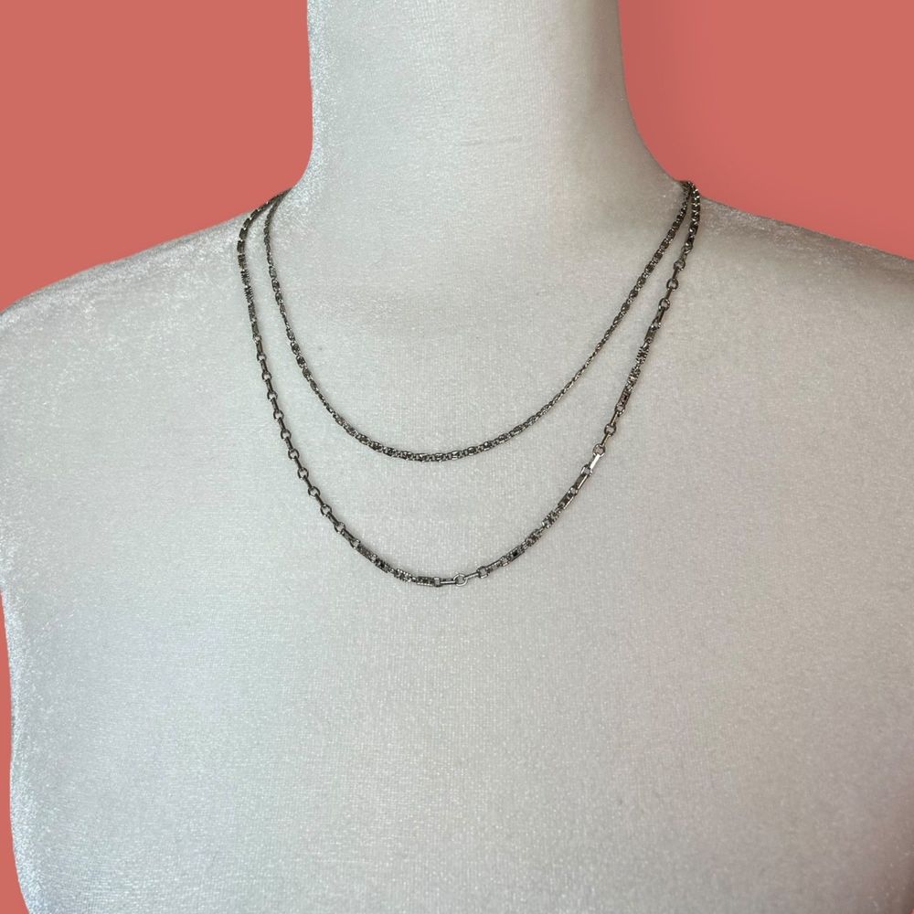 🐚 DOUBLE STRAND SILVER TONE VINTAGE CHAIN NECKLACE W/ SEASHELL CLASP 18" 20" - Picture 3 of 7